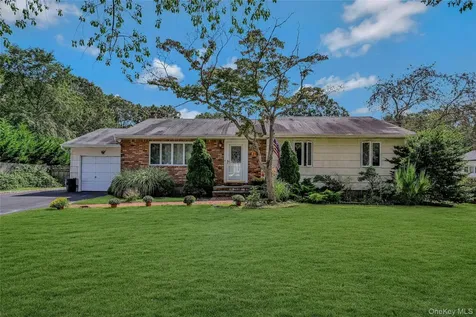 293 Blake Avenue Bohemia NY 11716