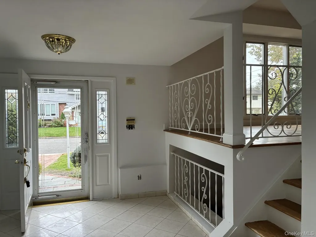 20 Shelbourne Lane Commack NY 11725
