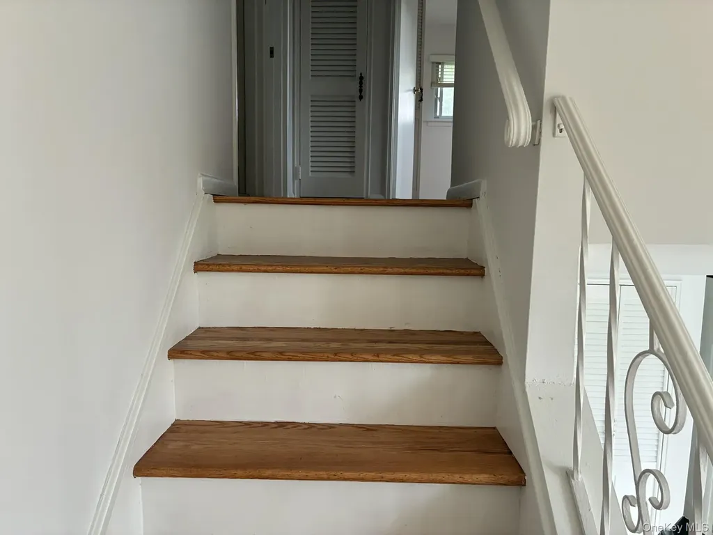 20 Shelbourne Lane Commack NY 11725