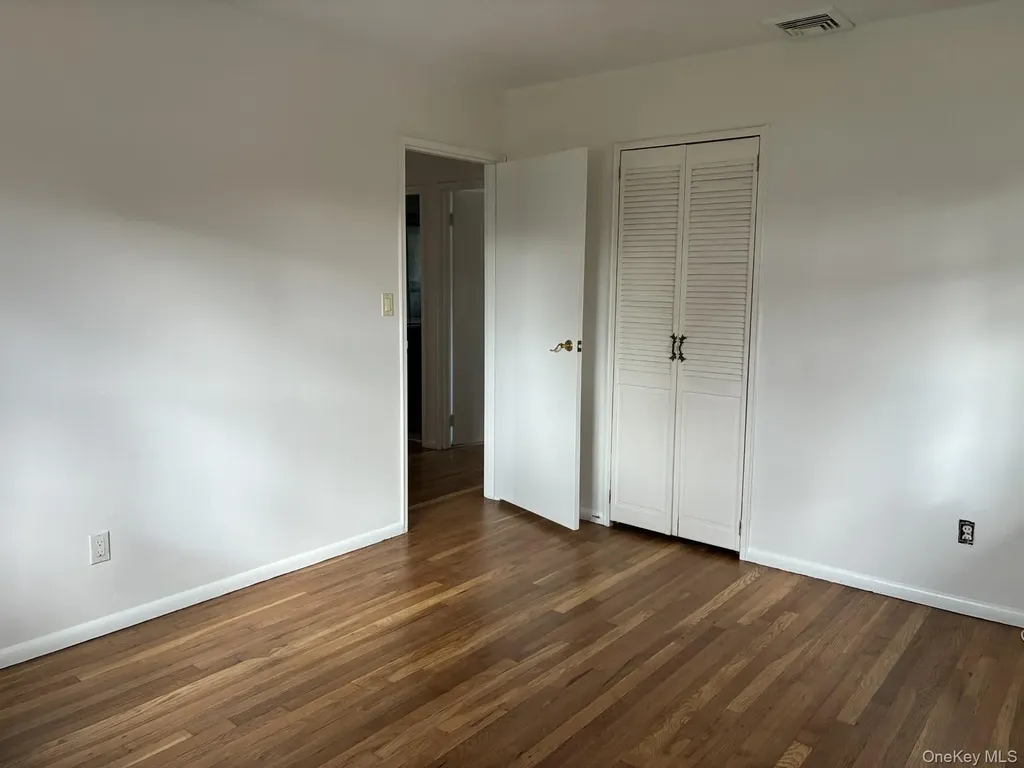20 Shelbourne Lane Commack NY 11725