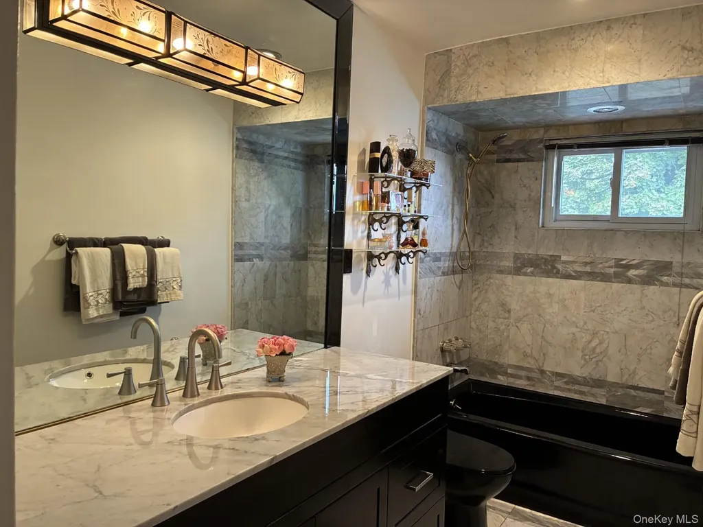 20 Shelbourne Lane Commack NY 11725