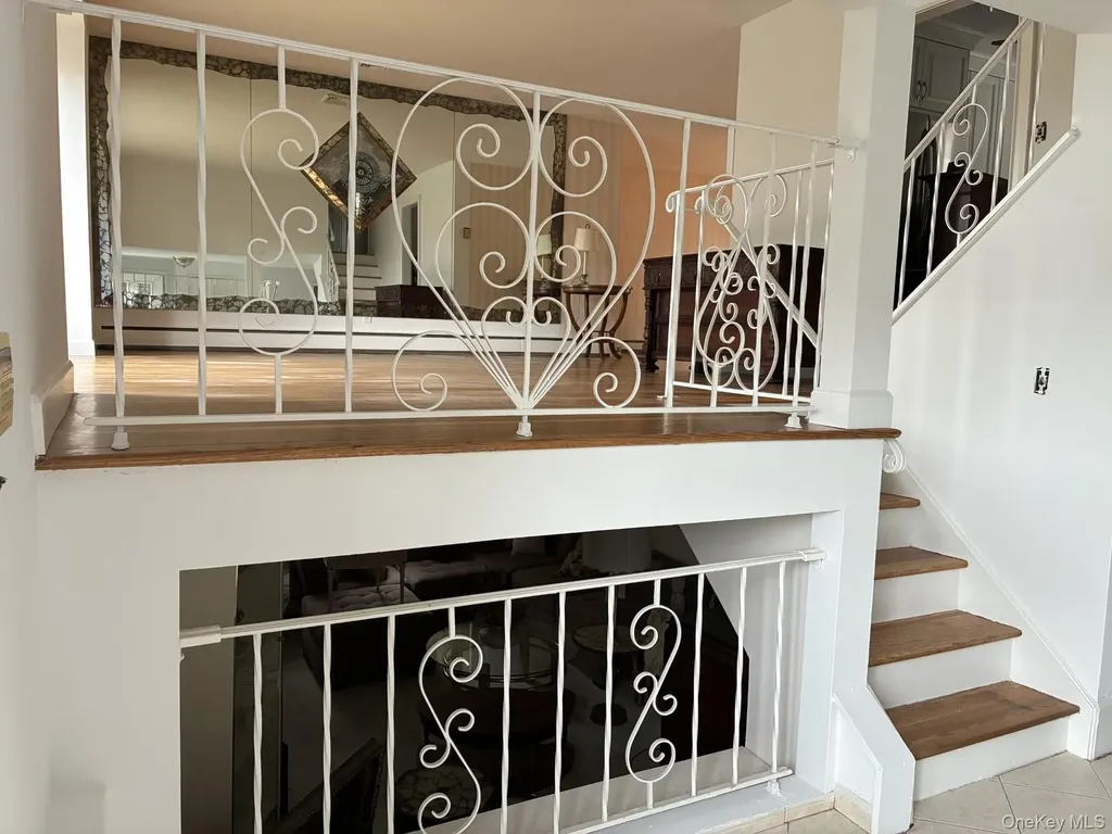 20 Shelbourne Lane Commack NY 11725