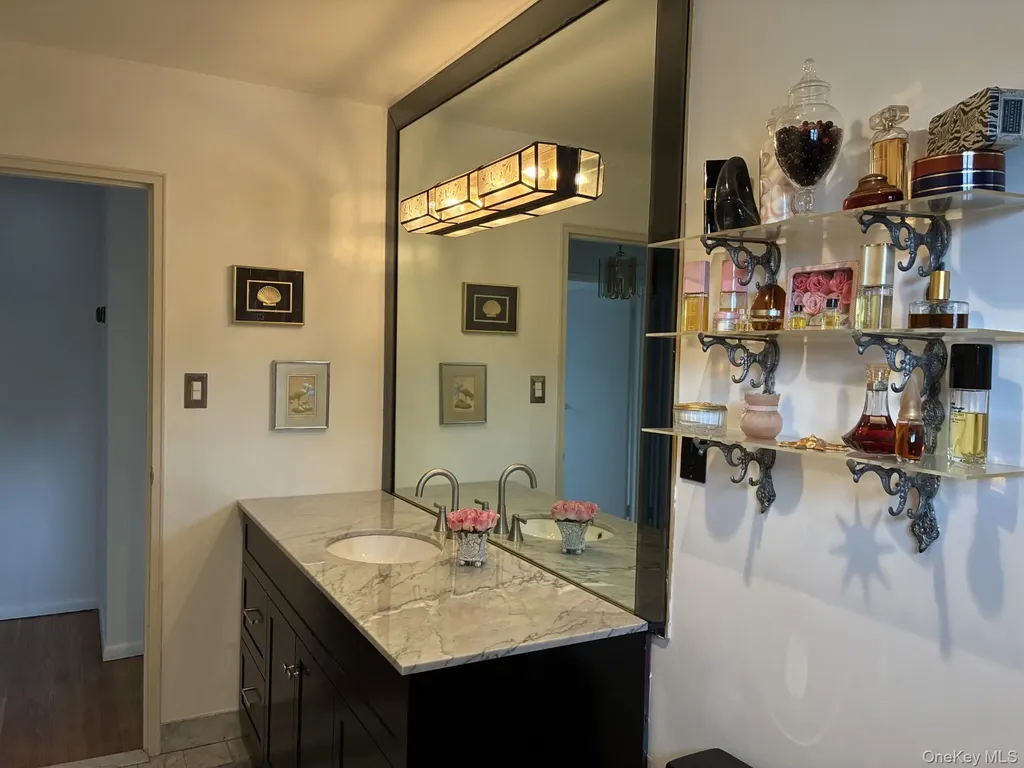 20 Shelbourne Lane Commack NY 11725