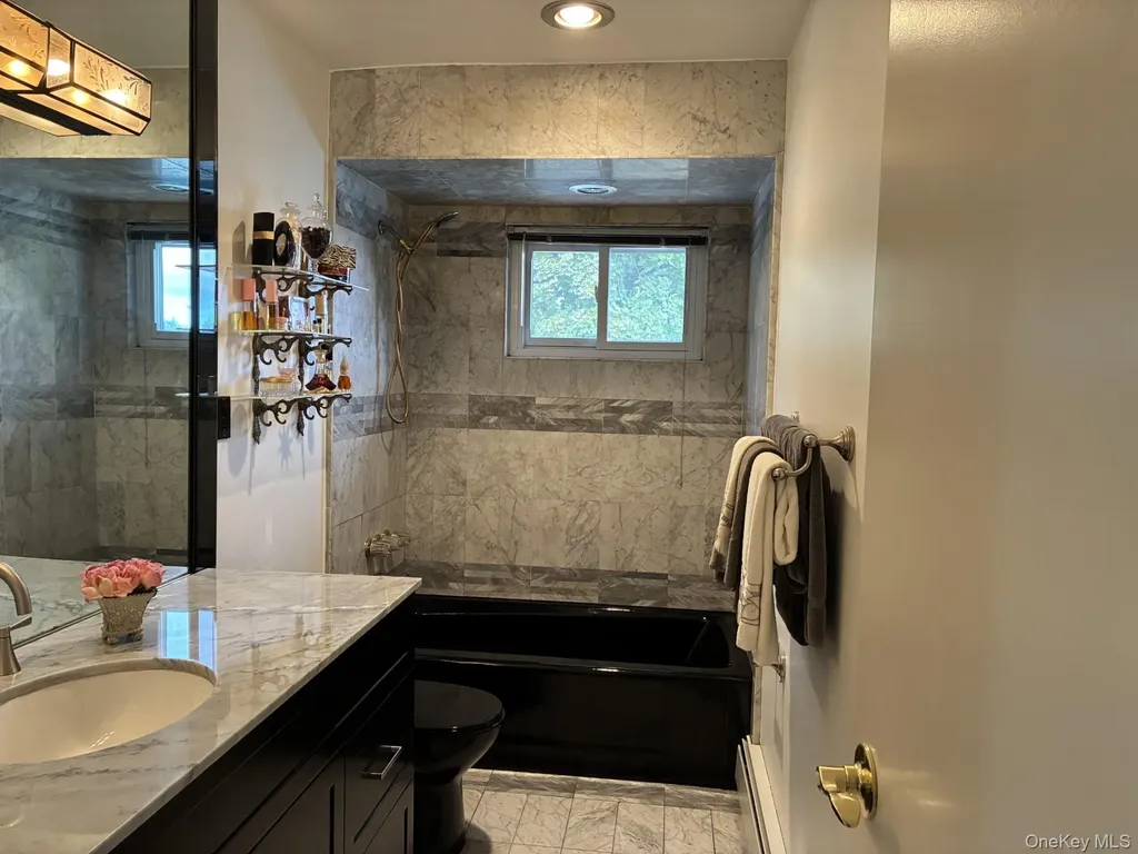 20 Shelbourne Lane Commack NY 11725