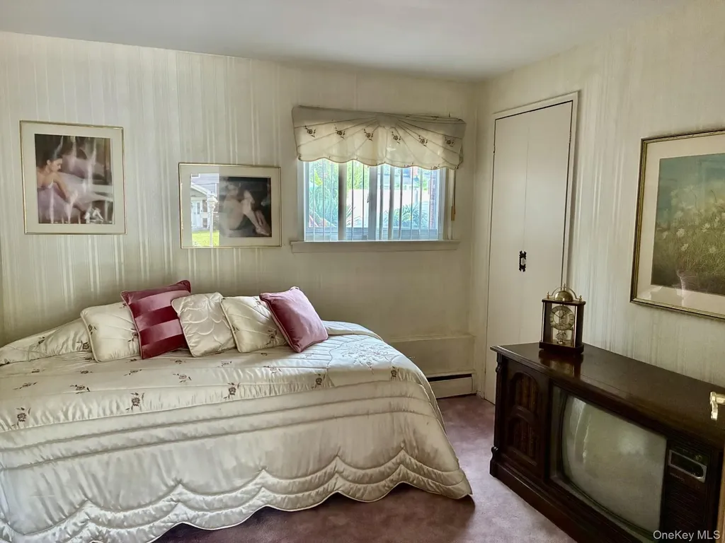 20 Shelbourne Lane Commack NY 11725