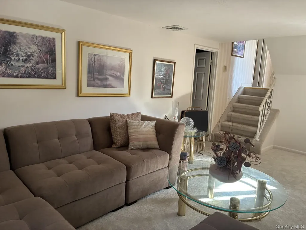 20 Shelbourne Lane Commack NY 11725