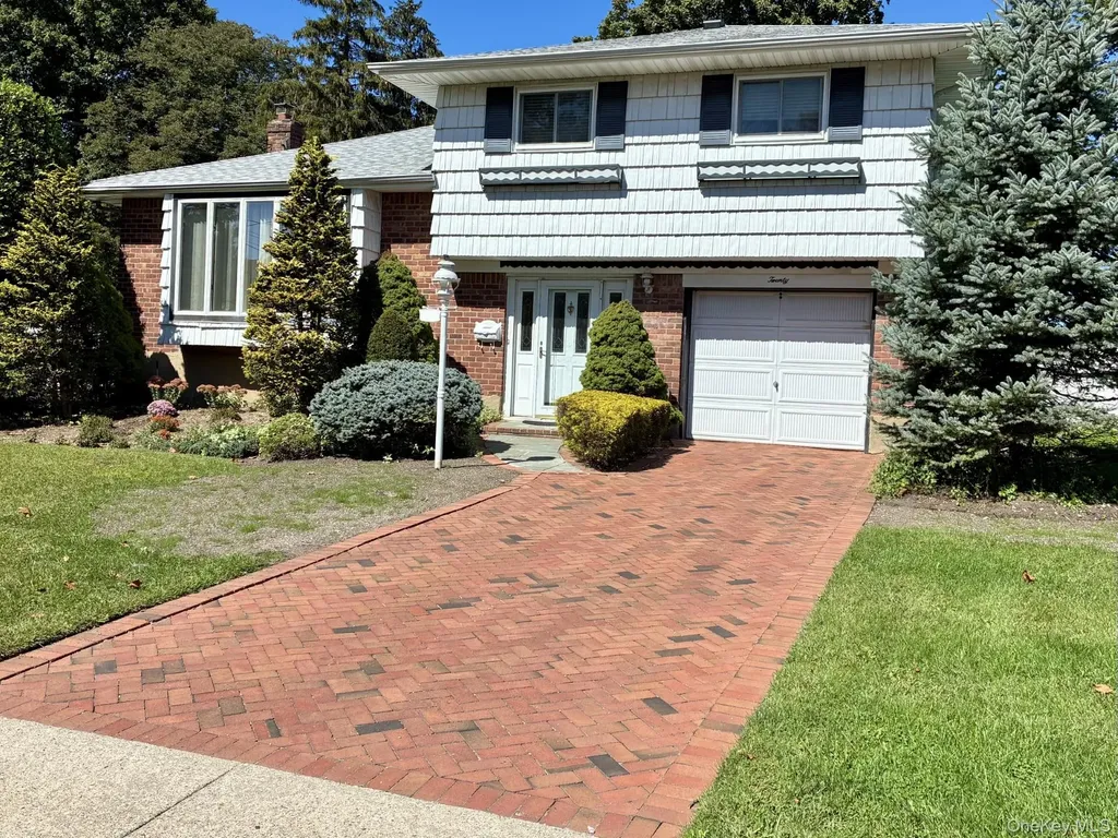 20 Shelbourne Lane Commack NY 11725