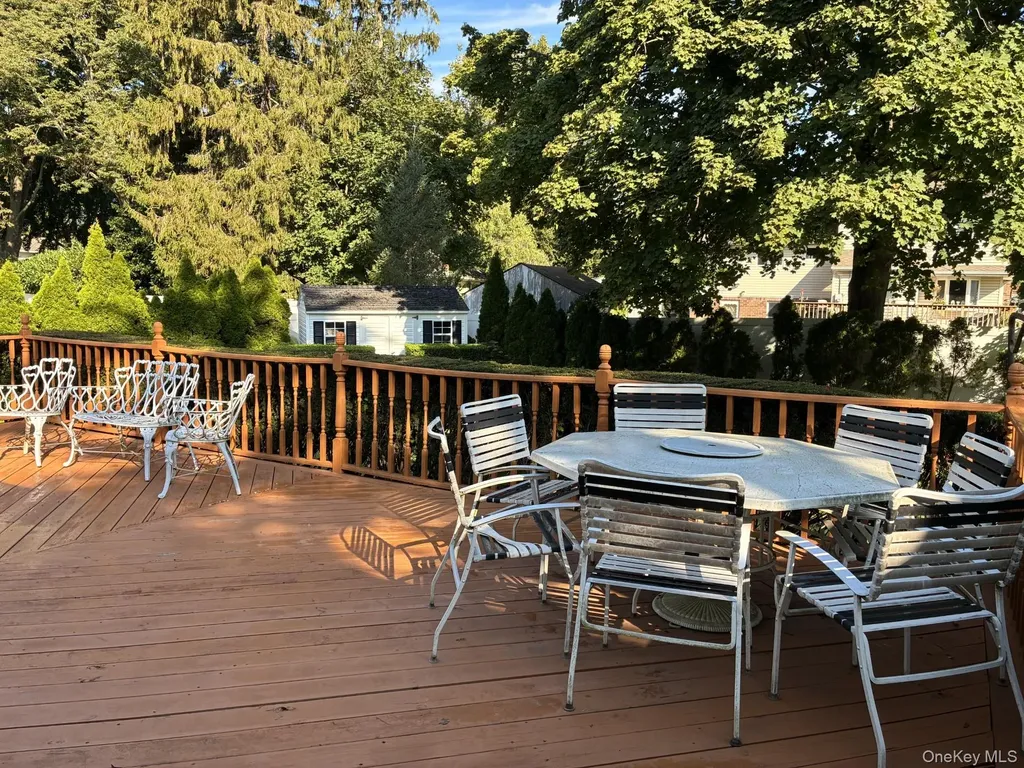 20 Shelbourne Lane Commack NY 11725