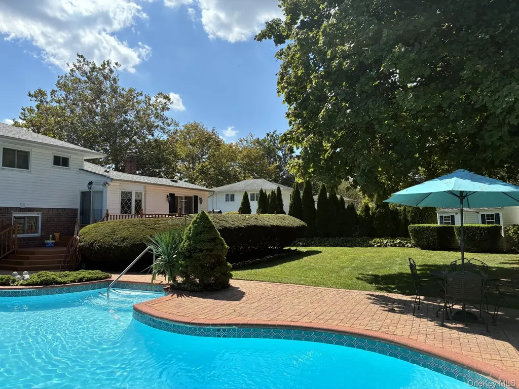 20 Shelbourne Lane Commack NY 11725