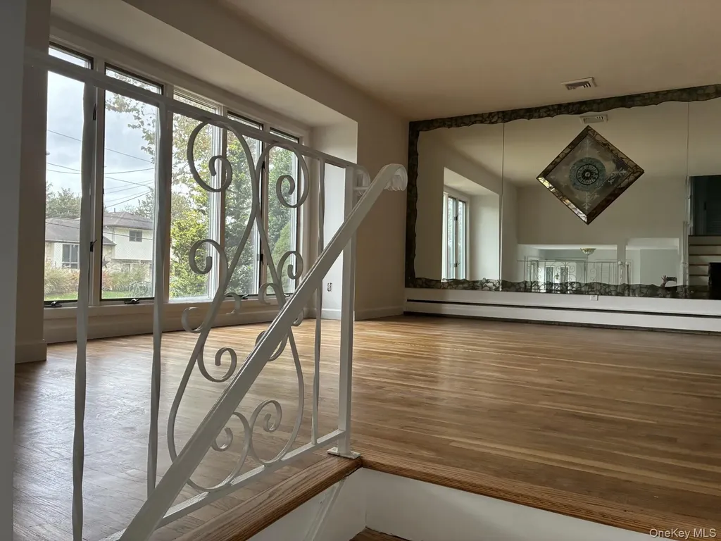 20 Shelbourne Lane Commack NY 11725