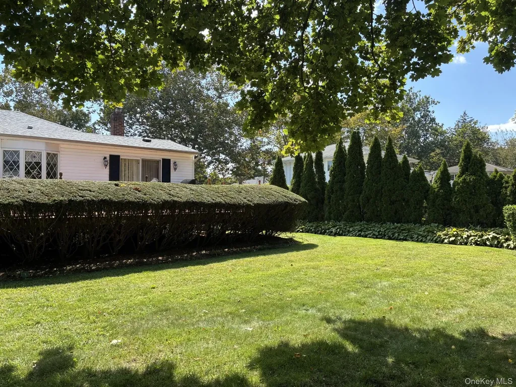 20 Shelbourne Lane Commack NY 11725