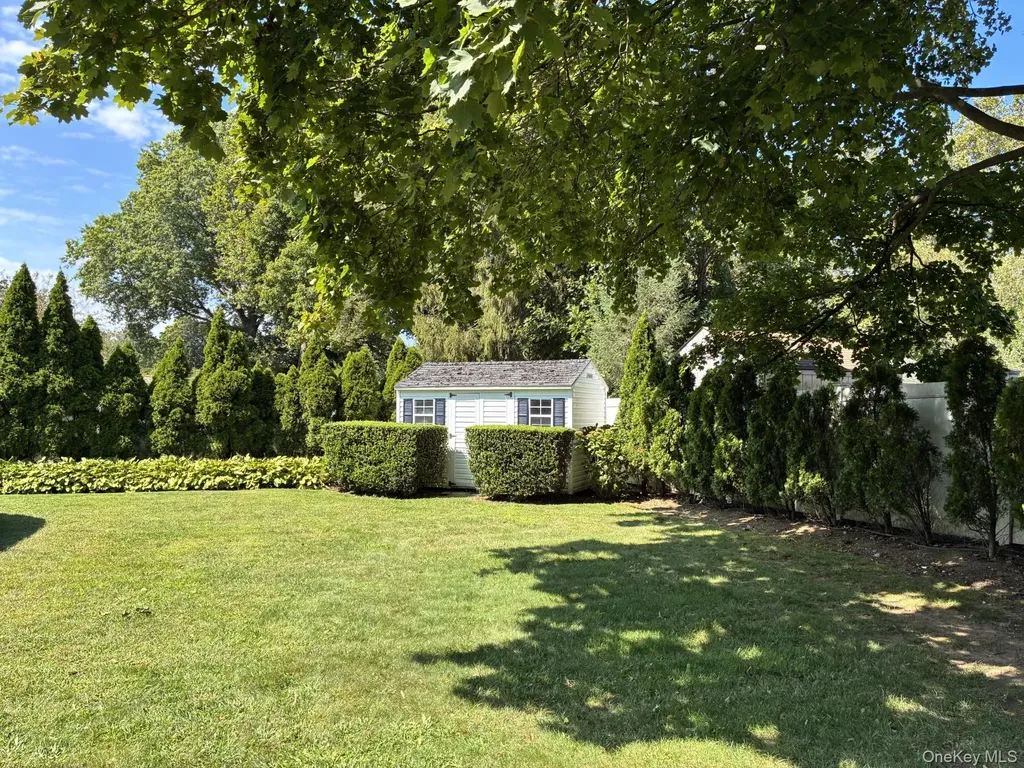 20 Shelbourne Lane Commack NY 11725