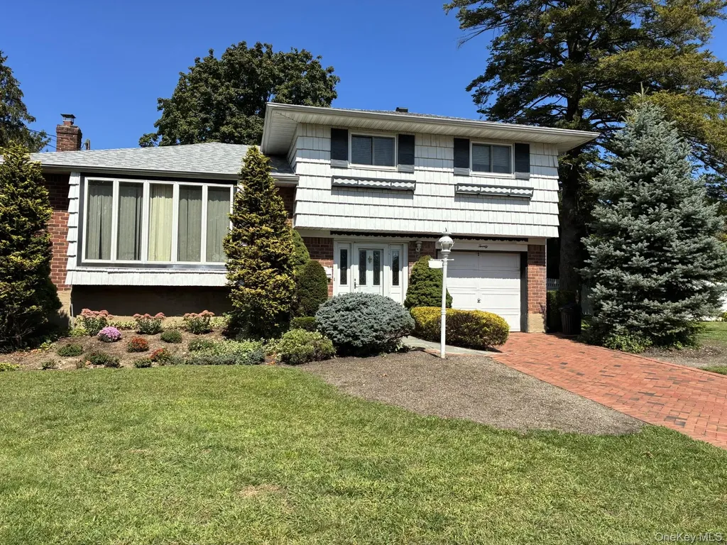 20 Shelbourne Lane Commack NY 11725