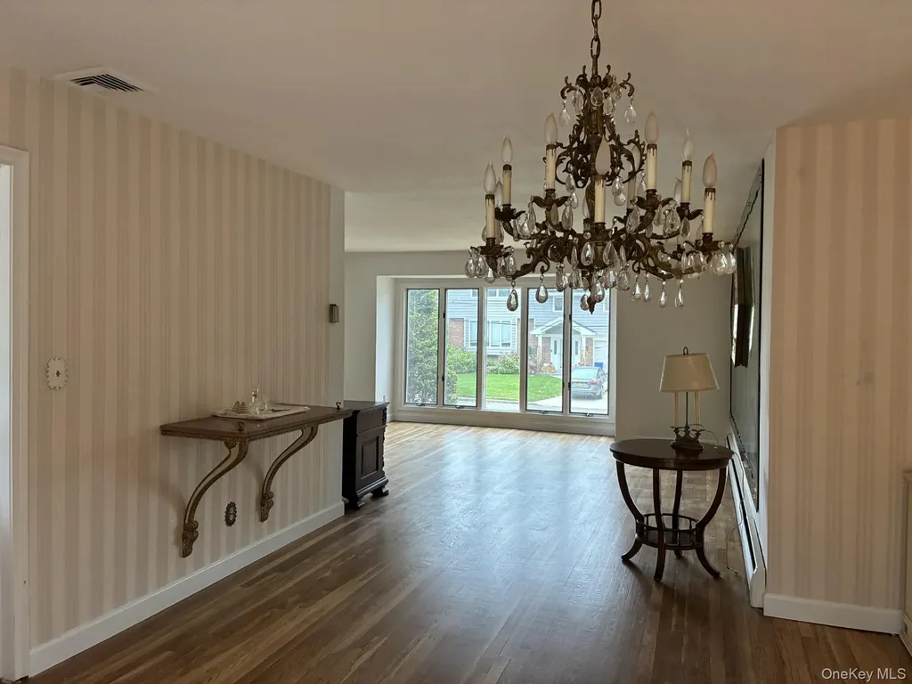 20 Shelbourne Lane Commack NY 11725