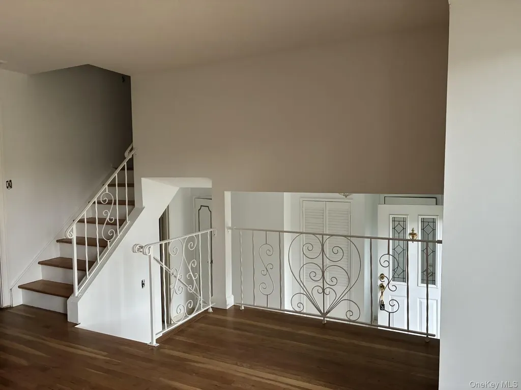20 Shelbourne Lane Commack NY 11725