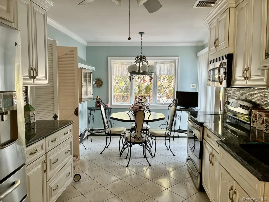20 Shelbourne Lane Commack NY 11725
