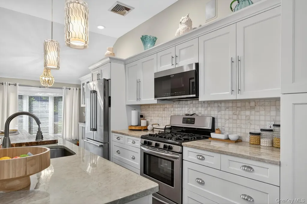 51 Kingsland Place Babylon NY 11702