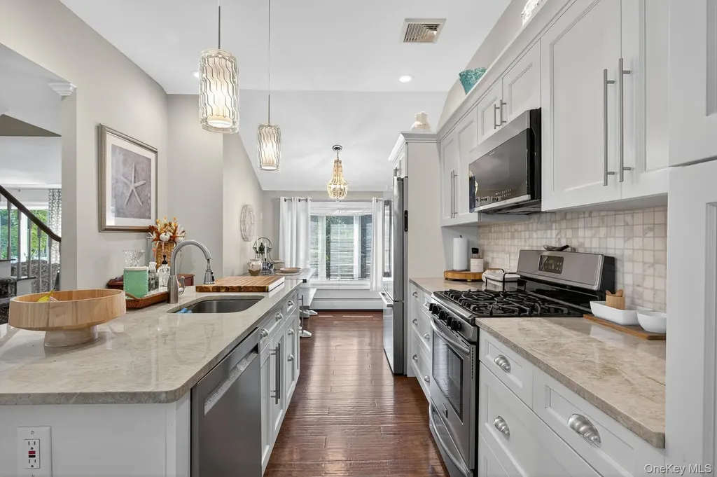 51 Kingsland Place Babylon NY 11702