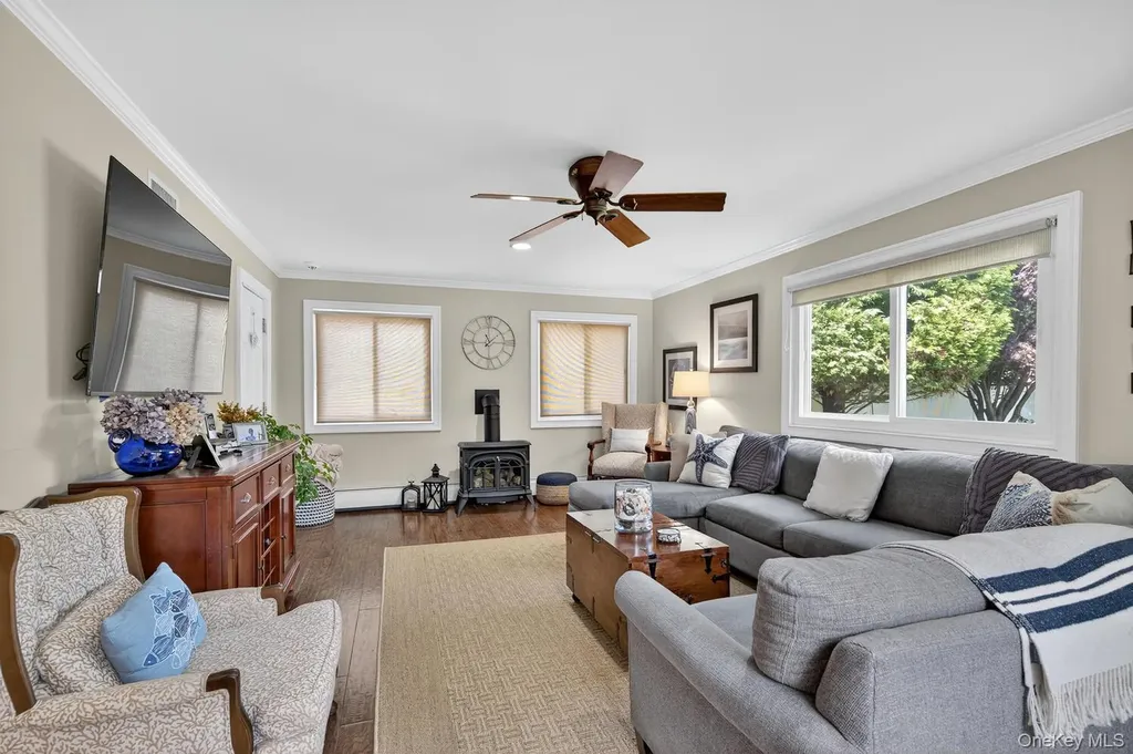 51 Kingsland Place Babylon NY 11702