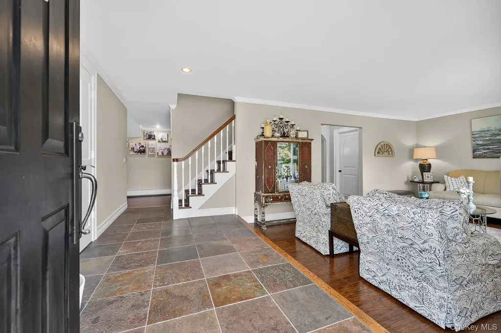 51 Kingsland Place Babylon NY 11702