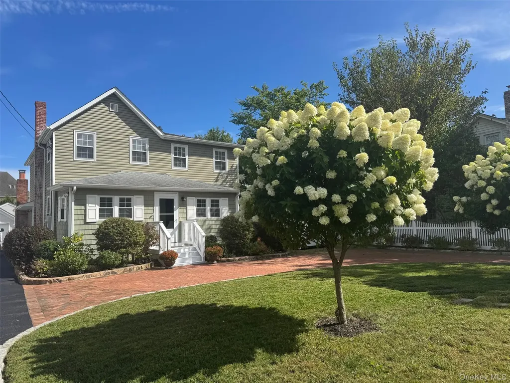 51 Furman Lane Patchogue NY 11772