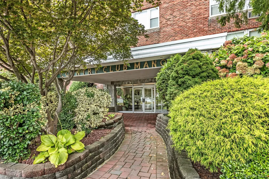 250 W Merrick Road Freeport NY 11520