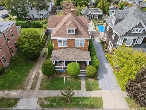 609 1st Street Greenport NY 11944