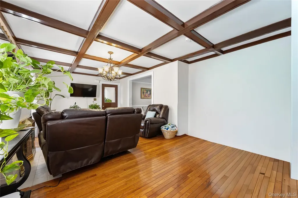 187 S Long Beach Avenue Freeport NY 11520