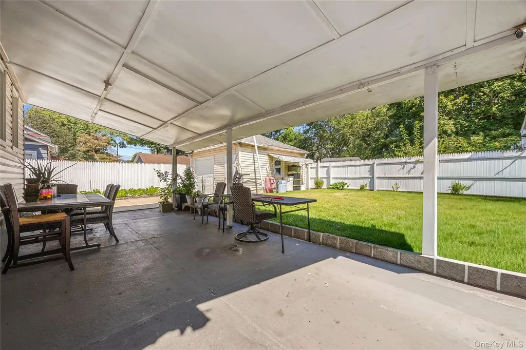 187 S Long Beach Avenue Freeport NY 11520