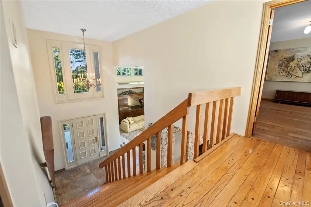 292 Breezyway Lawrence NY 11559
