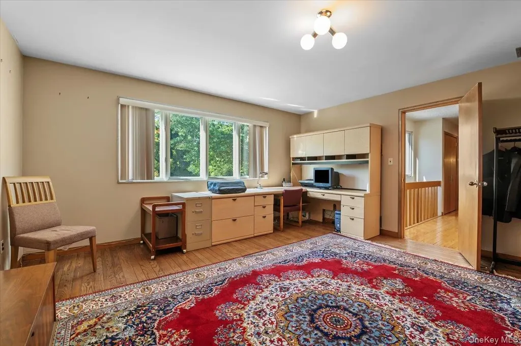 292 Breezyway Lawrence NY 11559