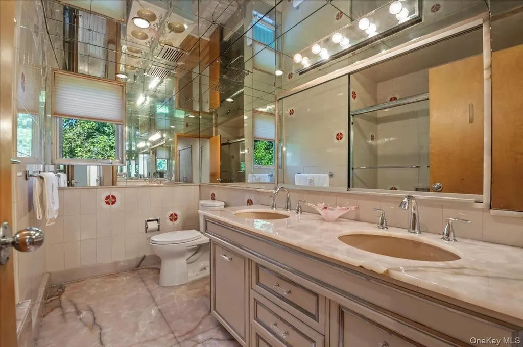 292 Breezyway Lawrence NY 11559