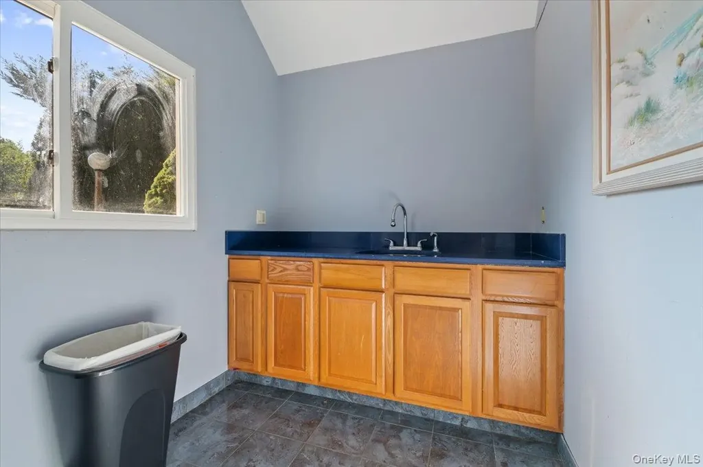 292 Breezyway Lawrence NY 11559