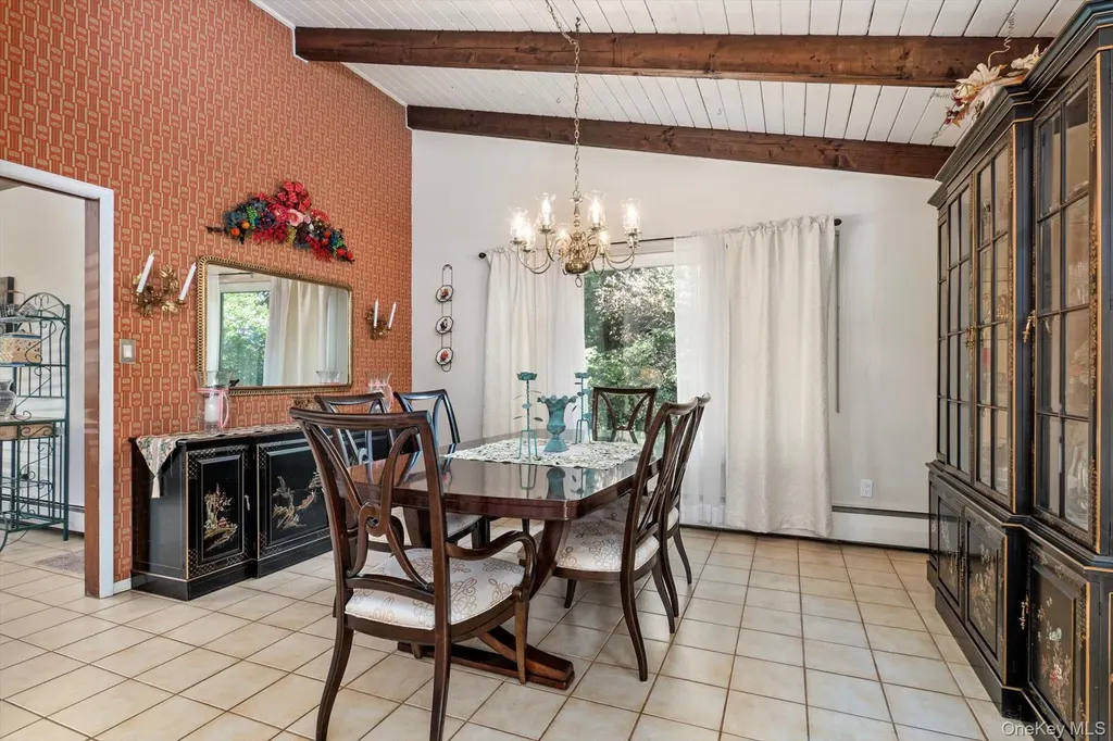 17 Treeview Drive Melville NY 11747