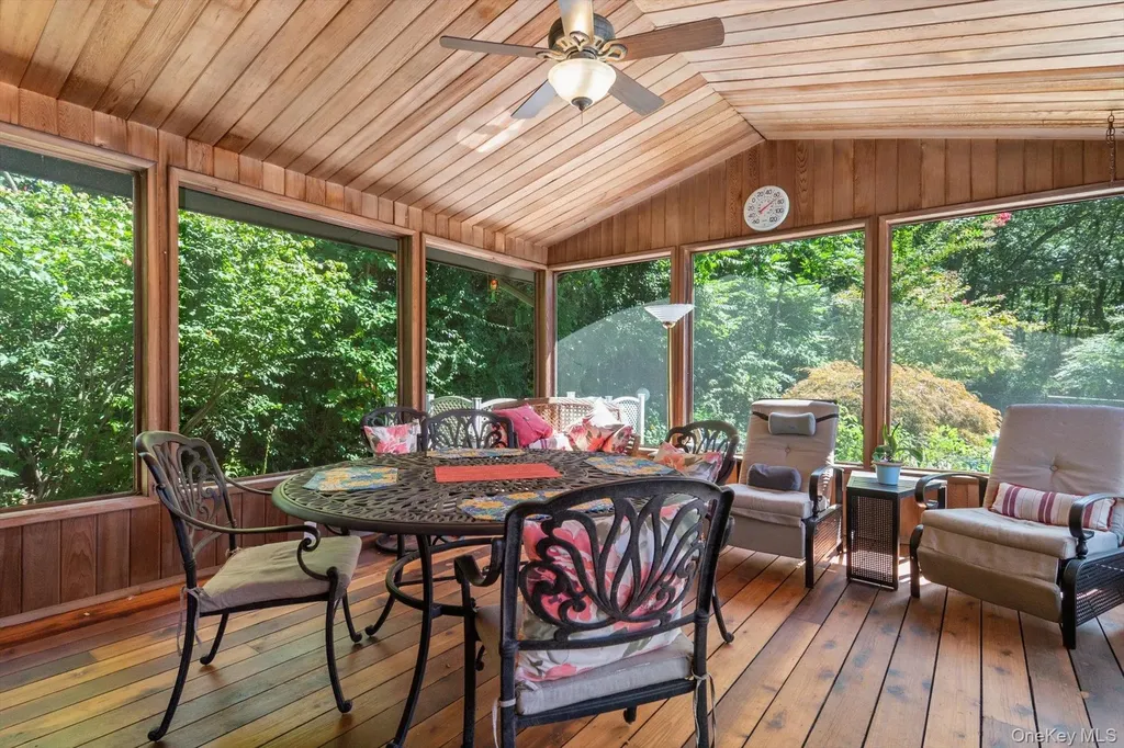 17 Treeview Drive Melville NY 11747