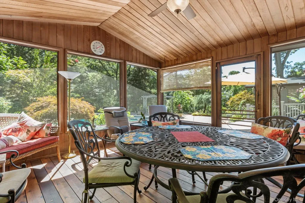 17 Treeview Drive Melville NY 11747