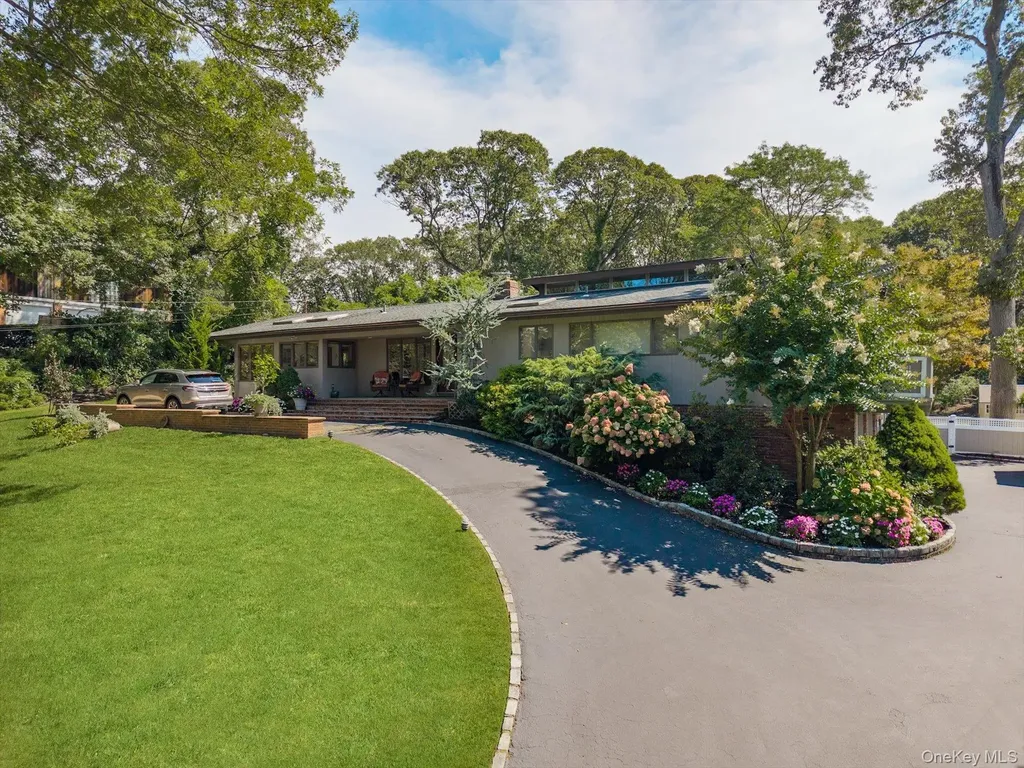 17 Treeview Drive Melville NY 11747