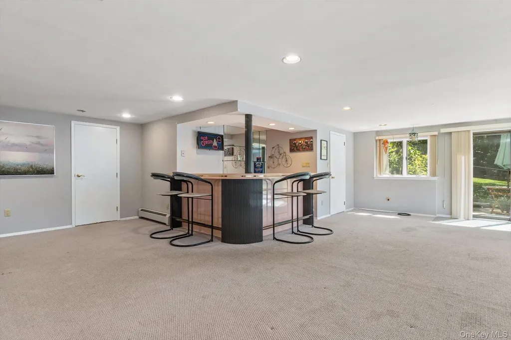 17 Treeview Drive Melville NY 11747