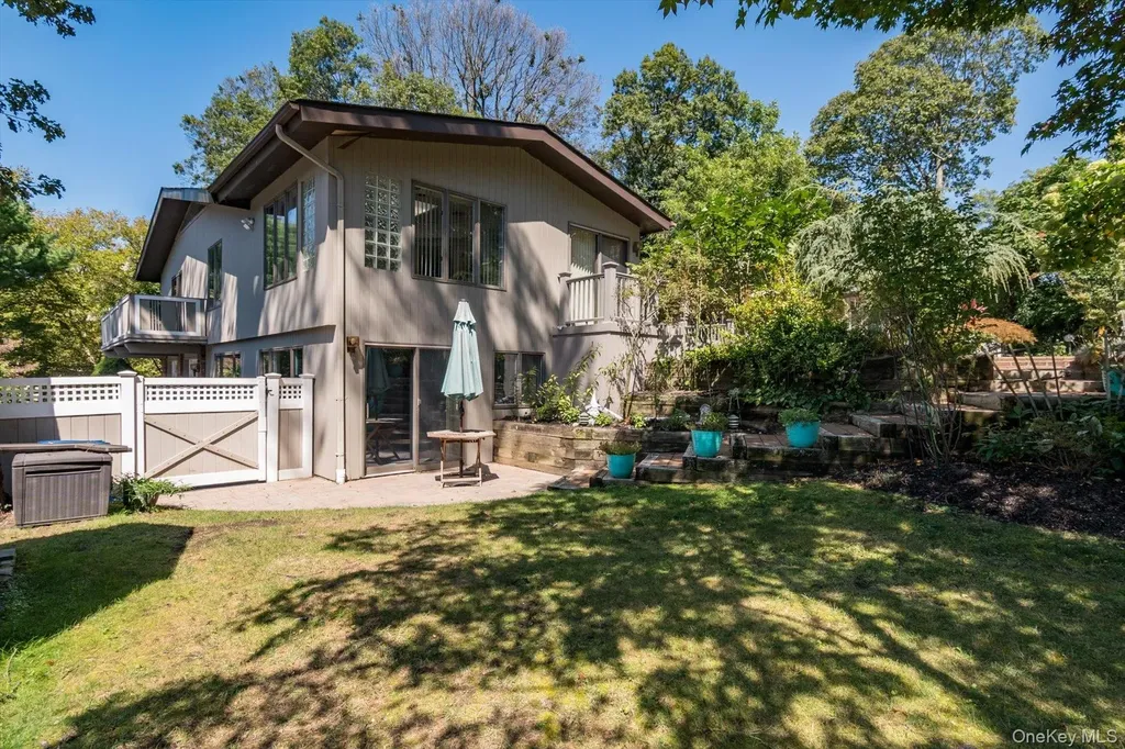 17 Treeview Drive Melville NY 11747