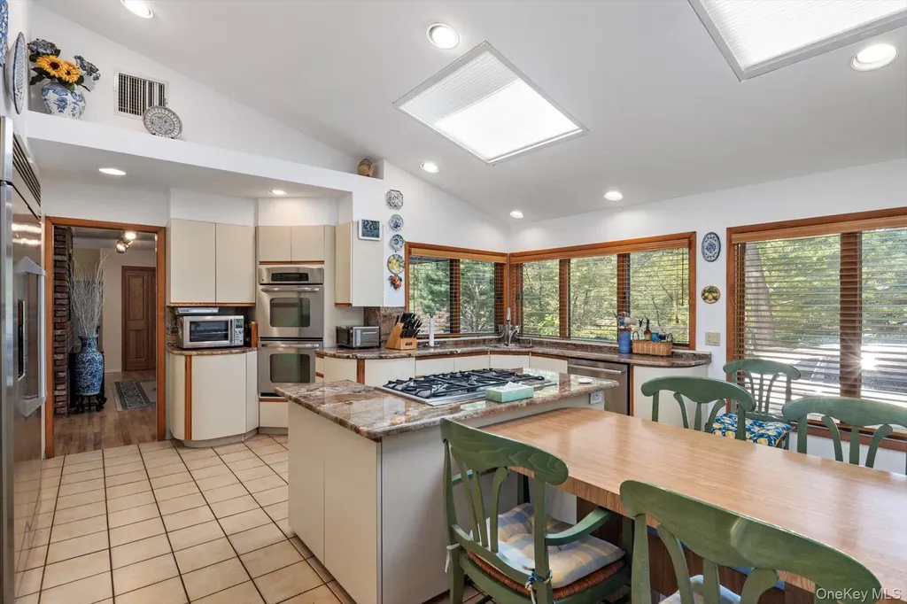 17 Treeview Drive Melville NY 11747