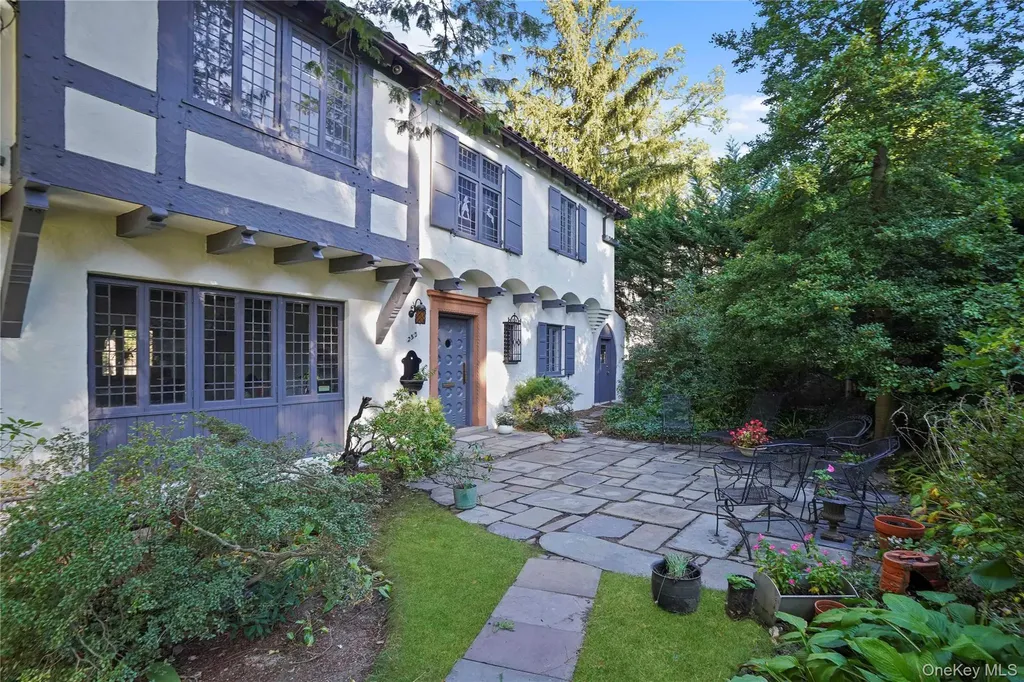 253 Cliff Avenue Pelham NY 10803