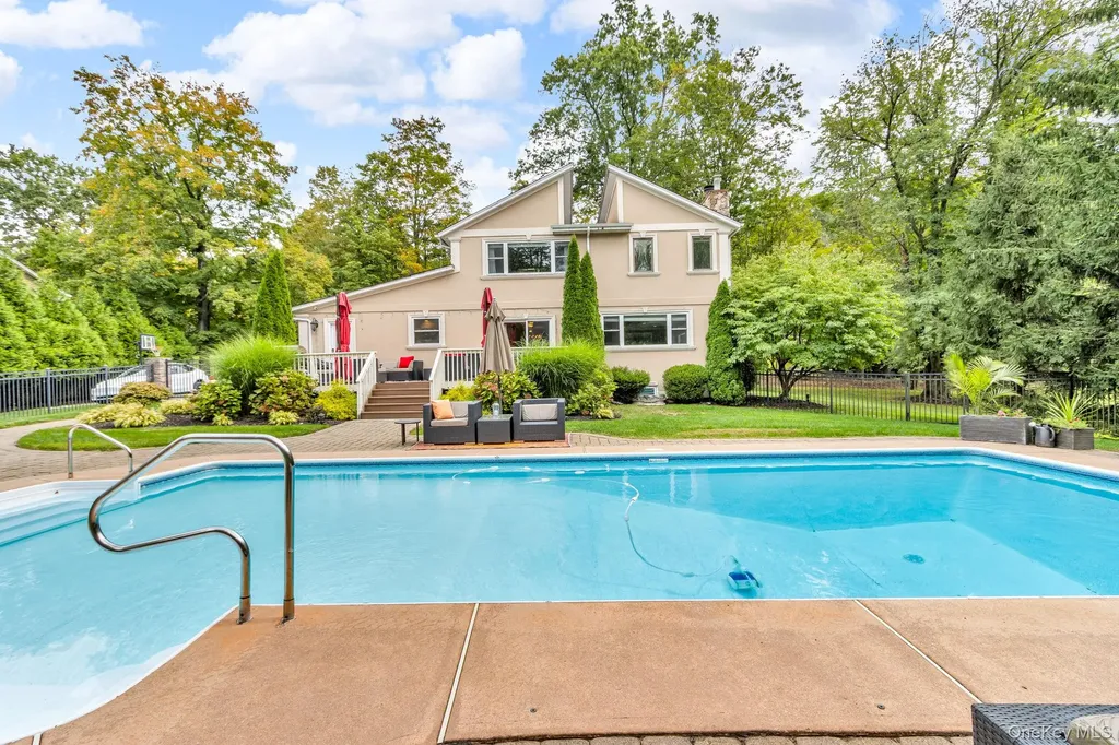 428 Greenbush Road N Blauvelt NY 10913