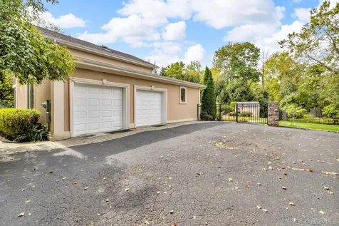 428 Greenbush Road N Blauvelt NY 10913