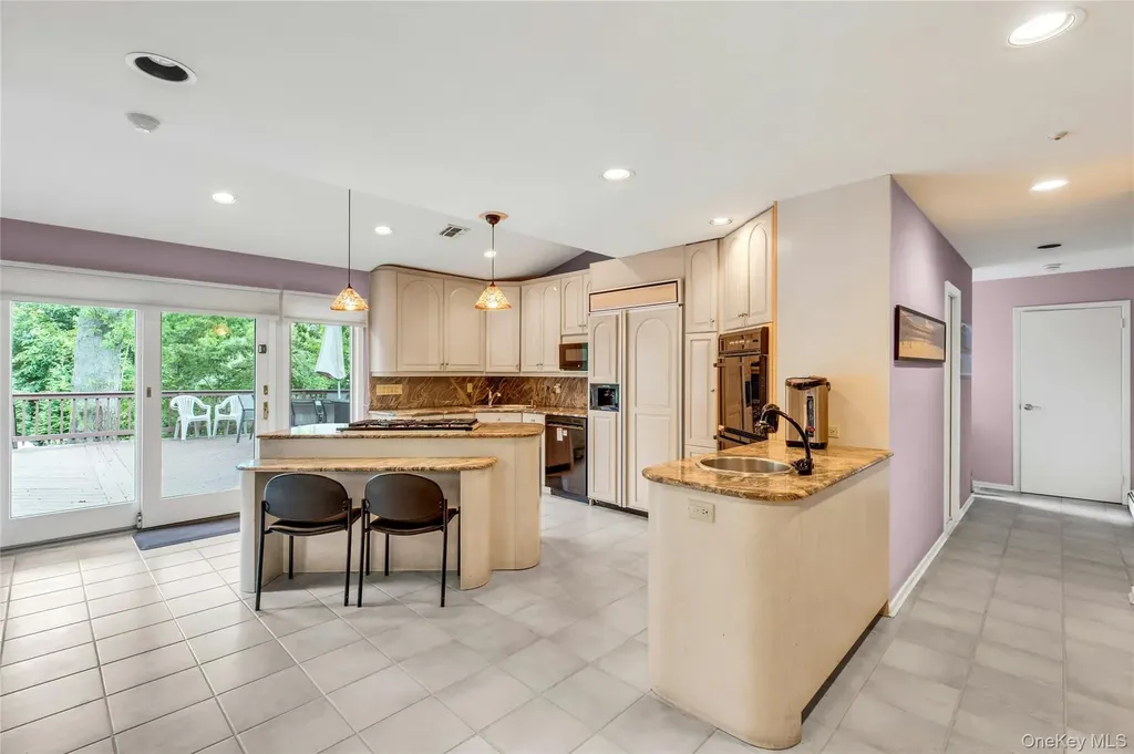 71 Hofstra Drive Plainview NY 11803