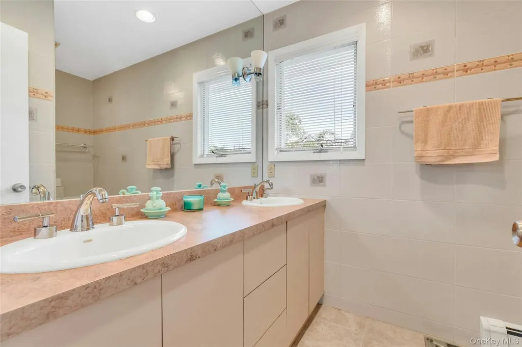 71 Hofstra Drive Plainview NY 11803