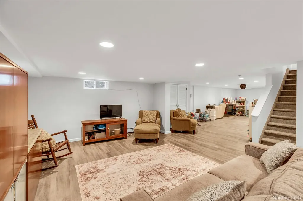 71 Hofstra Drive Plainview NY 11803