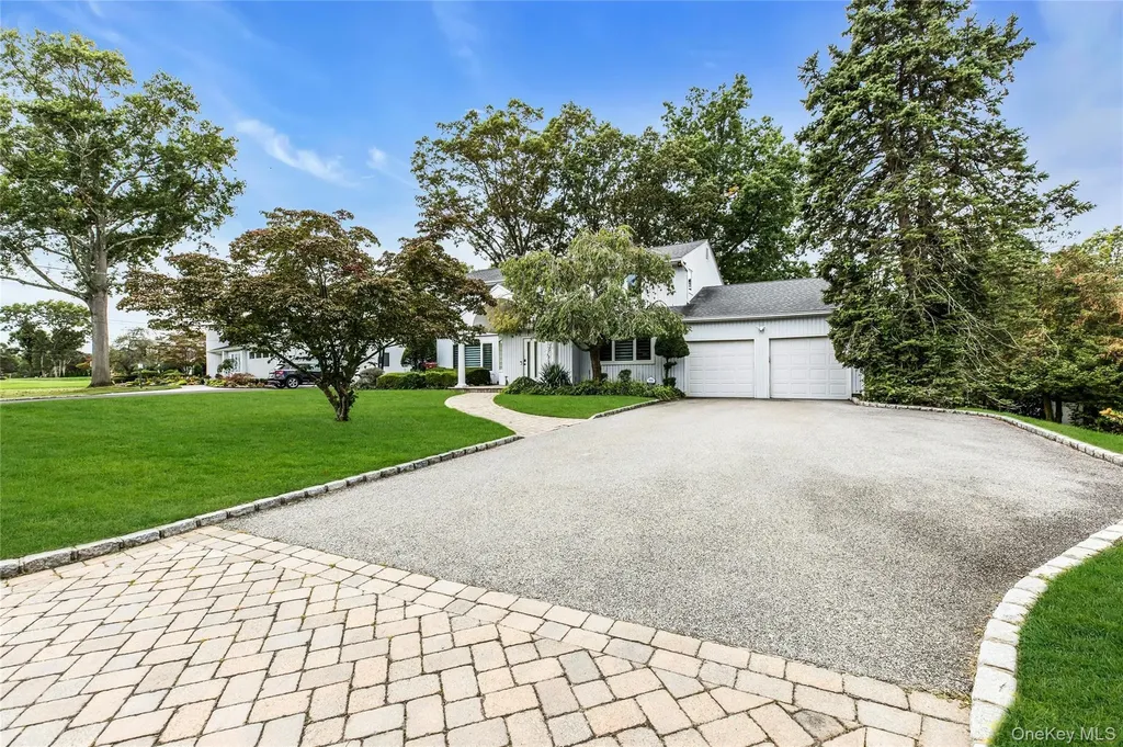 71 Hofstra Drive Plainview NY 11803