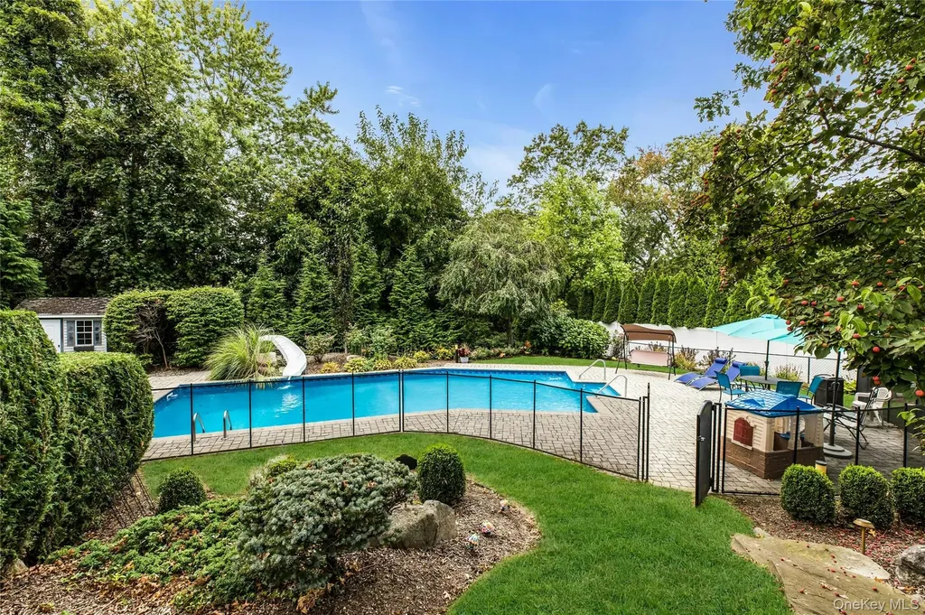 71 Hofstra Drive Plainview NY 11803