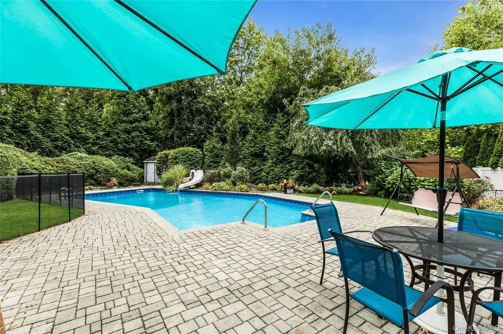 71 Hofstra Drive Plainview NY 11803