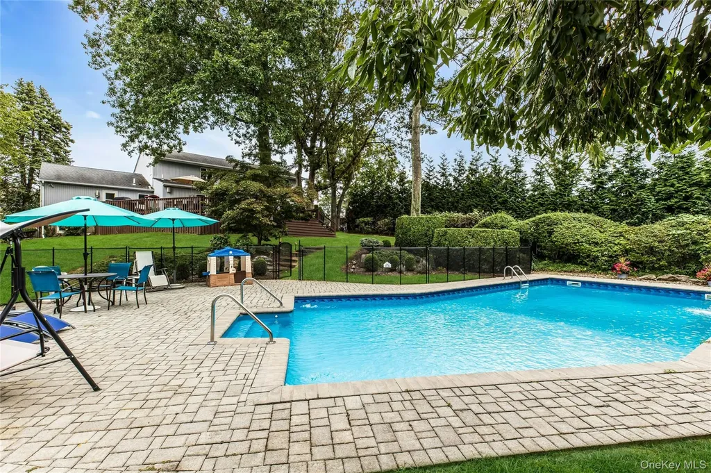 71 Hofstra Drive Plainview NY 11803